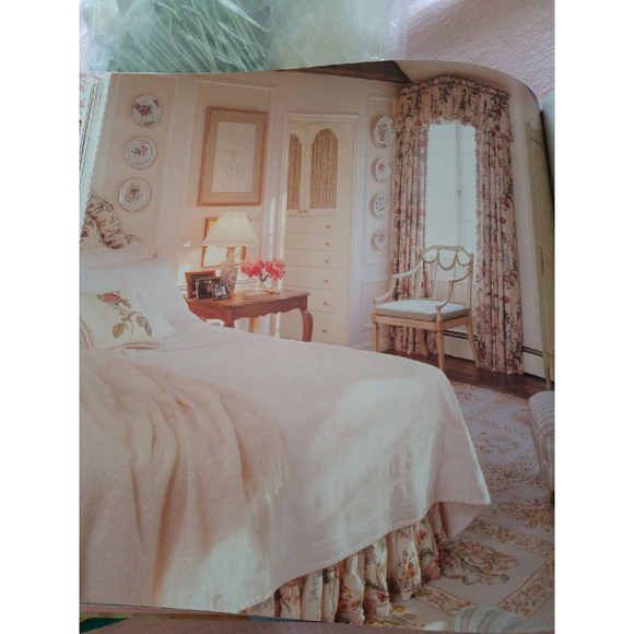 Romantic Window Style - Picture 3 of 4